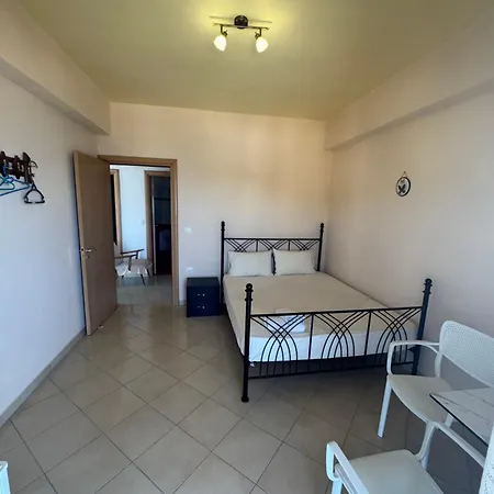 게스트하우스 Eleonora & Kyriakos 3*