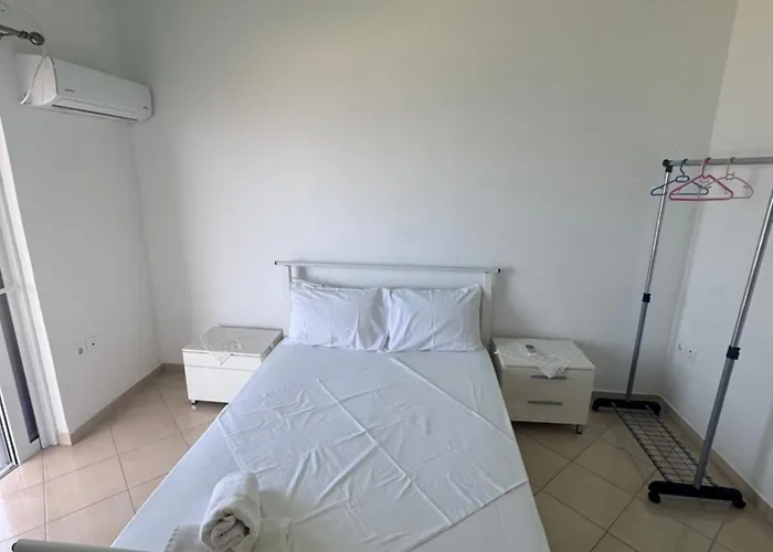 Guest house Eleonora & Kyriakos Himare